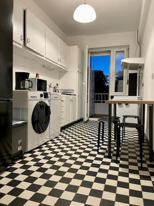 Spacious Apartment Next To Parc Du Cinquantenaire Bruxelas Exterior foto